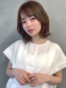 アイユー(ii+U) 外ハネボブ　ウェーブ巻き　ニュアンスカラー　大人ボブ