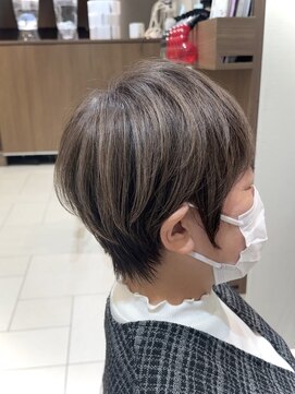 アッシュ 大泉学園店(Ash) 【白髪ぼかしハイライト】グレージュショート