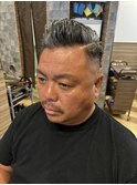 短髪スキンフェード震災刈りアイロンパーマベリーショートメンズ