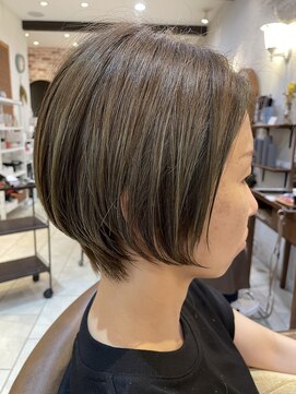 ヴィアンカ(Vianca) 抜け感ショート×オリーブベージュ