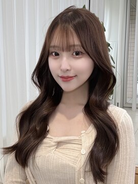 レイリー 原宿 表参道(Rayreee) 大人ガーリーくびれロング/透明感ベージュ/ぱっつん前髪