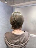 ケアブリーチ／オリーブベージュ／ダブルカラー／くびれボブ