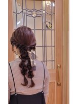 ルナティー(Lunaty)&nbsp;ヘアアレンジ三つ編み編み下ろし