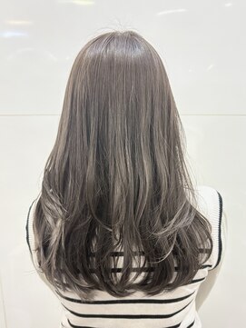 ムーア(MUA) 韓国風レイヤー×グレージュカラー