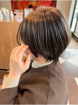 アース 会津若松店(HAIR&MAKE EARTH) シークレットハイライト×丸みショートボブ
