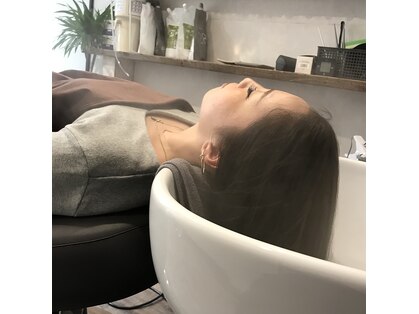 ヘアーアンドビューティー ロカヒ(HAIR&BEAUTY LoKaHi)の写真