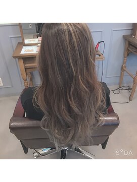 ヘアーズケアープレスト(Hair's Care Presto) 外国人風カラー＋ハイライト