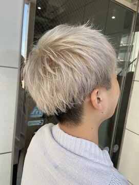 ミラシィ 稲毛(Mirashy) メンズのホワイトシルバーカラー