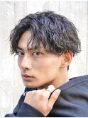 メンズミディアムパーマセンターパートウルフカット縦落ちパーマ