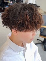 フゥ 宇都宮(FeU) 波巻きスパイラルパーマシャドウパーマメンズ刈り上げ緩め30代