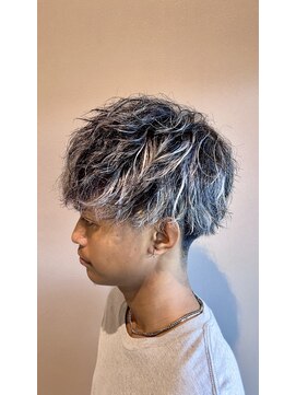 リット(lit.) ツイストスパイラルパーマ メッシュブリーチ2回ツーブロック