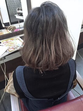 ヴィークス ヘア(vicus hair) vicushair]ワンカールボブ×グレー×グラデーション