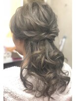 アールビューティジャパン(R beauty Japan)&nbsp;大人可愛いハーフアップ