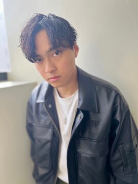 ルアナ(Luana) タイトマッシュ　波巻きスパイラルパーマ