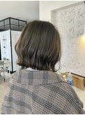 オリーブベージュ