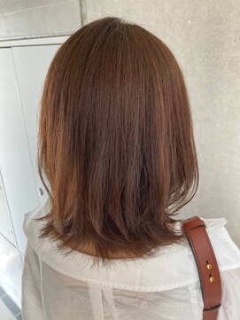 リバレッジ 白金(Leverage) ミディアムレイヤースタイル：Erika Fukunaga