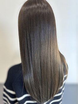 ラルジュヘアイコール(Large hair equal =)の写真/柔らかい手触りのナチュラル縮毛矯正で日々のストレスを解消！思わず触れたくなるサラツヤストレートに♪