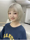 眉上バングが似合うレイヤーボブ