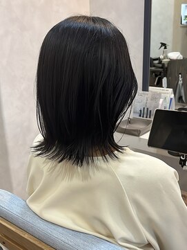 顔周りレイヤー×ミディアム外ハネ