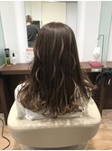 セミロング×ベージュ