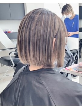 アライブ キチジョウジ(ALIVE Kichijoji) イメチェンエアータッチバレイヤージュカラーグレージュボブ