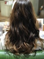 エール(Aile)&nbsp;ウェーブパーマ　イメチェンヘアスタイル　グレージュ　グリーン