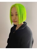 ネオングリーンのストレートボブ