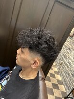 ミリオンバックス 御徒町店(Million Backs)&nbsp;スペインカール/波巻き/カジュアルショート<理容室>[メンズ]