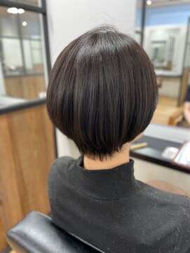 アパートメントヘアー ツヤツヤショートボブ［佐賀/髪質改善/縮毛矯正/白髪染め］