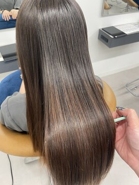 ウミ(Umi) 【YUZU/戸塚】縮毛矯正/髪質改善