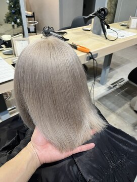 リア 布施店(Lia) ホワイトカラー