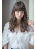 小顔斜めバング&厚めバングのマーメイドアッシュハニーヘア