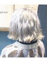 マギーヘア(magiy hair) magiy hair【nishibe】ホワイトシルバーボブ