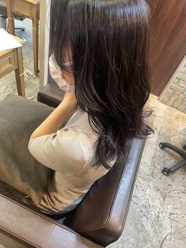 シェノン 西梅田(CHAINON) グレーベージュ/レイヤーロング/黒髪/レイヤーカット