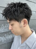 ヒュイル バイ ニアウ(Hwyl by Niau) メンズマッシュショートスパイラルパーマニュアンスパーマ眉毛