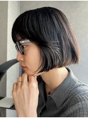 毛先にボリュームを出した直線的なボブヘア【担当 高橋賢吾】