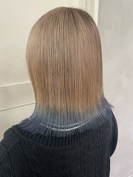 ロリム(RorriM) ベージュ × グラデーション × ライトブルー × ブリーチカラー