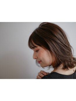 白髪をしっかりカバーも活かしたハイライト＊自分らしく楽しめるグレイカラーをご提案♪