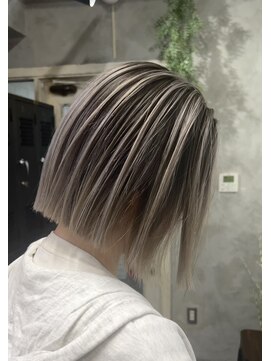 アポロ 横浜駅店(apollo) ホワイトグレージュバレイヤージュ//切りっぱなしボブ/横山