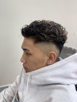 クリッパーズの写真/【カット（顔そりシャンプー付）￥3000～】再現性の高いカットで、自宅でもサロンの仕上がりが続く！