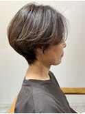 白髪活かしカラーでハンサムショート