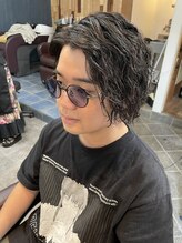 アンカー バイ ラフ(anchor by Laf)&nbsp;センターパートウルフパーマ緩めツイストスパイラルパーマ