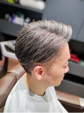 トレバー(Trever) かき上げのツーブロックスタイル