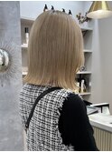 切りっぱなしボブ　質感ストレート　カット　顔まわり　艶髪　