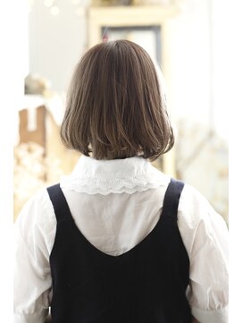 キミ(kimi) 【ｋｉｍｉ自由が丘】グレージュ×ワンカールボブ×ノームコア