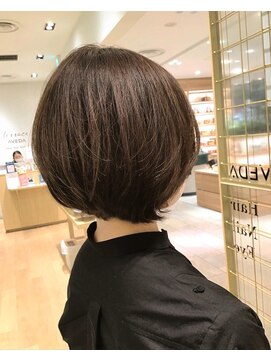 テラス アヴェダ 大丸心斎橋店(Terrace AVEDA) 前上がりボブ
