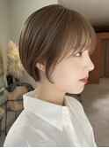 丸みショートマッシュコンパクト黒髪ベージュショート前髪あり