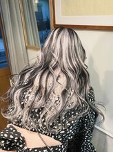 マニア(mania.)&nbsp;ホワイトカラーデザインカラーローライトトリプルカラーロング