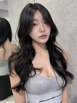 ルームバイシー 新宿(Loom. by Sea) レイヤーでつくる網紅くびれヘア［夏/ハイライトカラー/新宿］