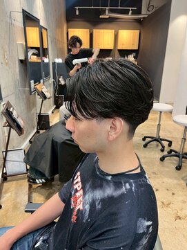 オゼル(OZEL) 【センターパートマッシュ】抜け感×色気を纏う上品メンズカット